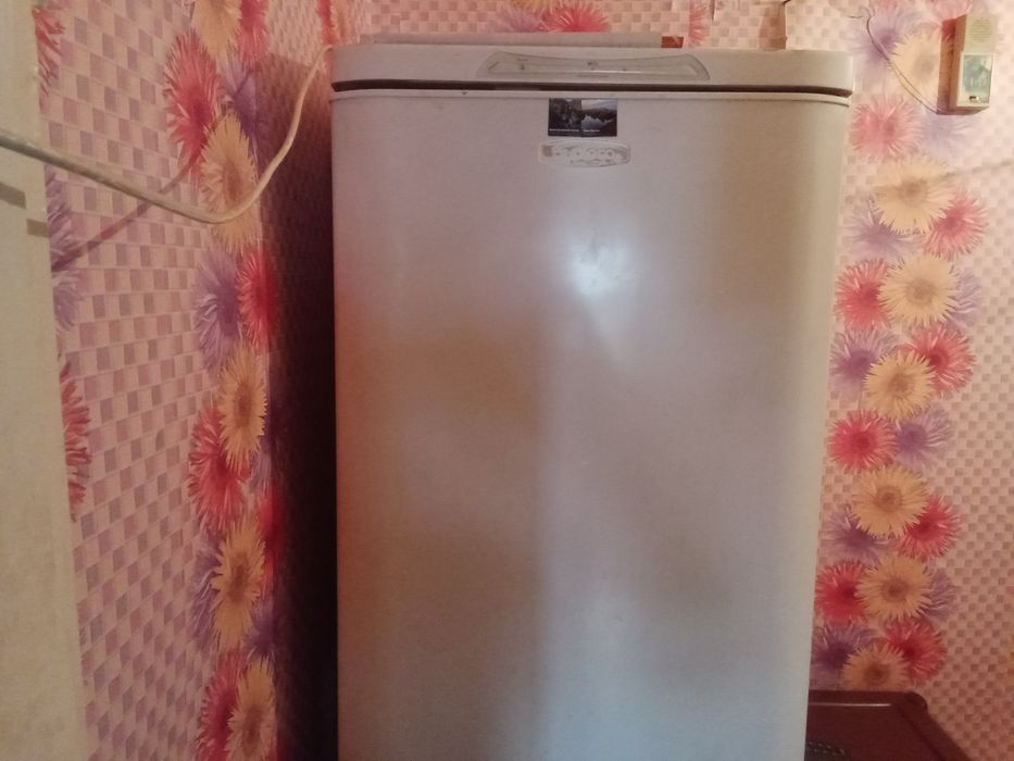 Холодильник Бирюса в отличном состоянии.