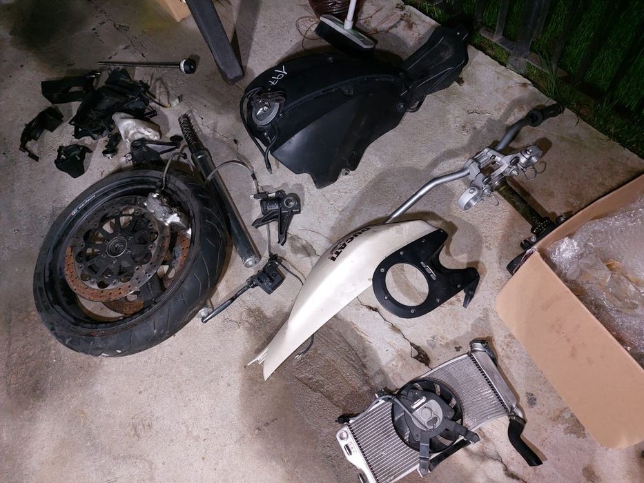 Dezmembrez ducati monster 696 sau 700 motor functional cadru janta cdi