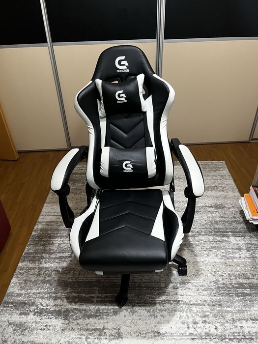 De vanzare scaun gaming+birou+tastatura logitech