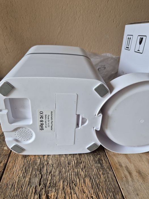 Hrănitor automat Grunluft câini, pisici si cadou.