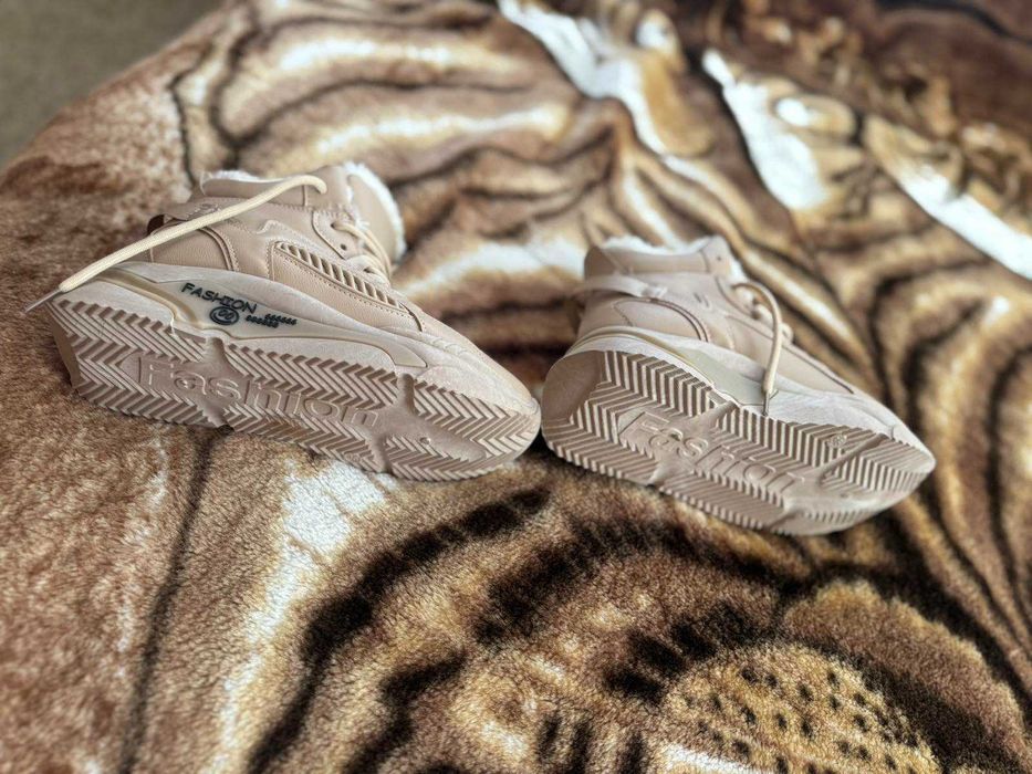 НОВИ Боти с пух,номер 36