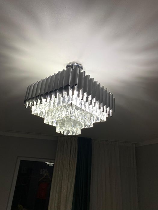 Люстра почти новая