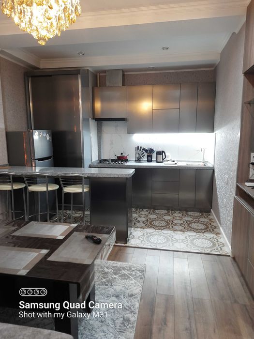 Сдается 3-х комнатная квартира со всеми удобствами.