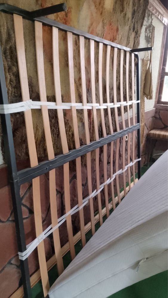 Продавам матрак и подматрачна рамка в отлично състояние