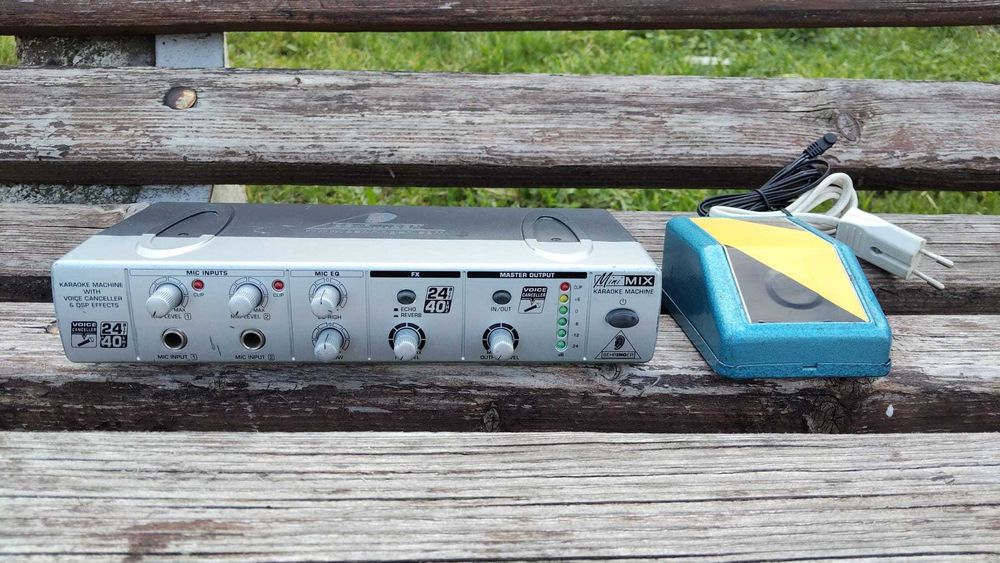 Mixer cu fx (echo  si reverb) marca behringer mix800