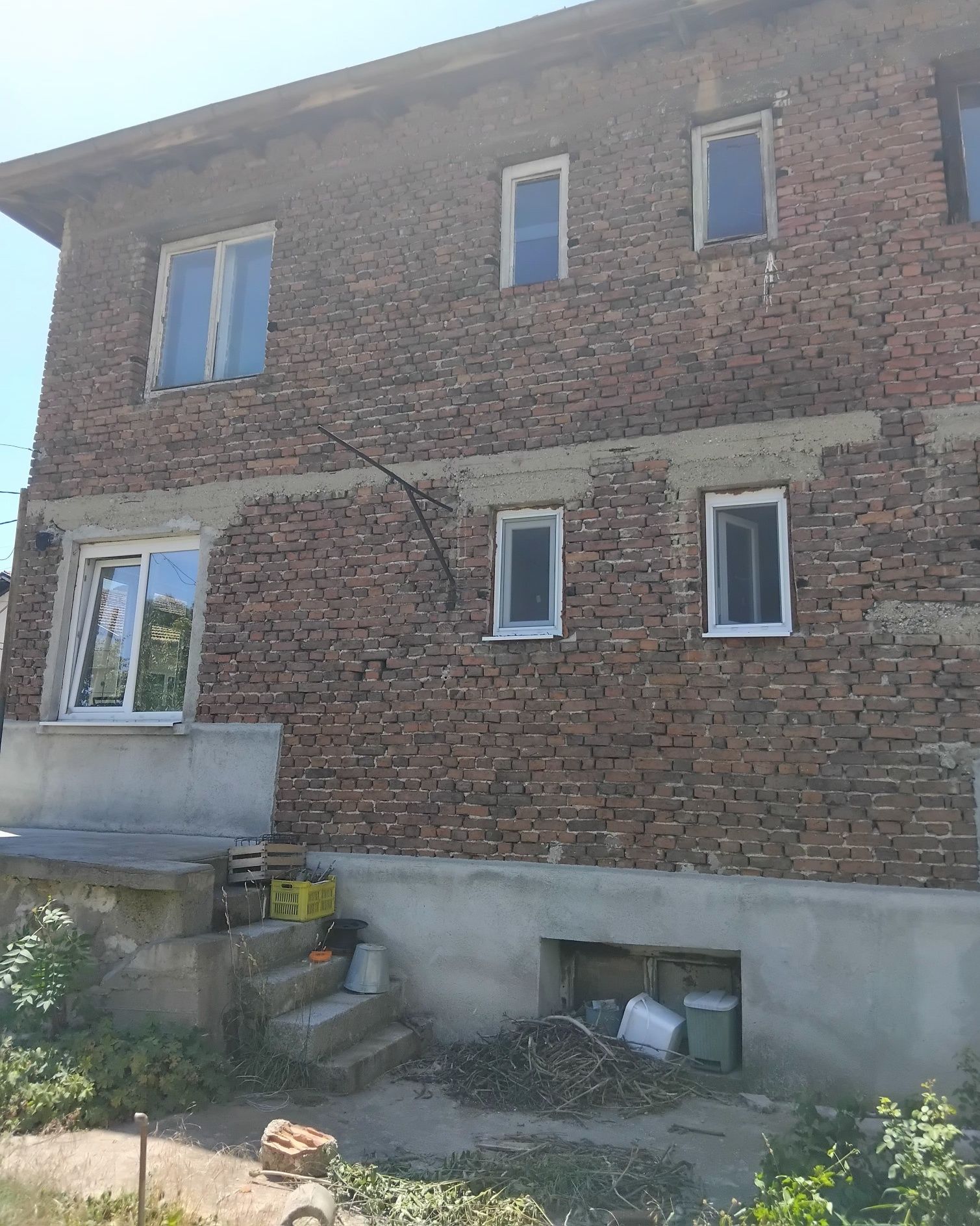 Продава две къщи в гр.Дупница