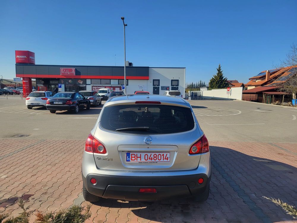 Nissan masina economica si eficienta