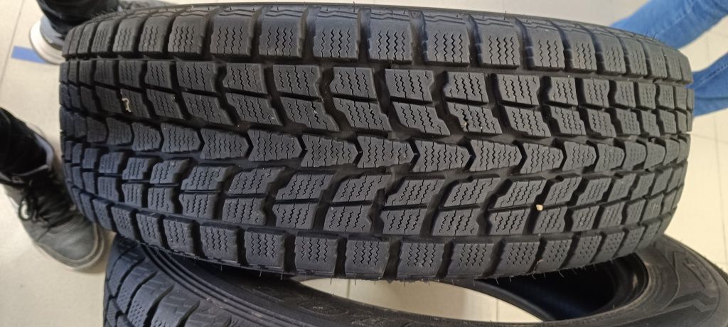 2 бр. Dunlop 225/65/18 зимни 9мм грайфер