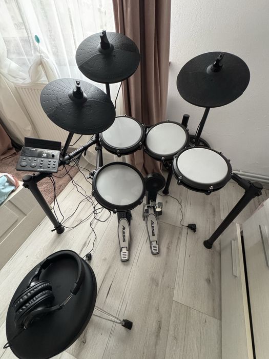 Tobe electronice Alesis Nitro Max + scaun și căști – kit complet extra