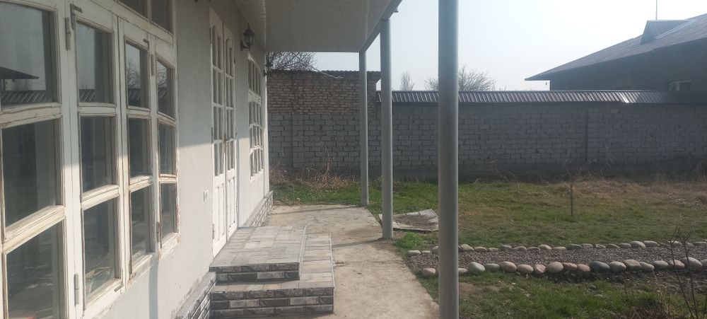 Сотилади дала ховли.