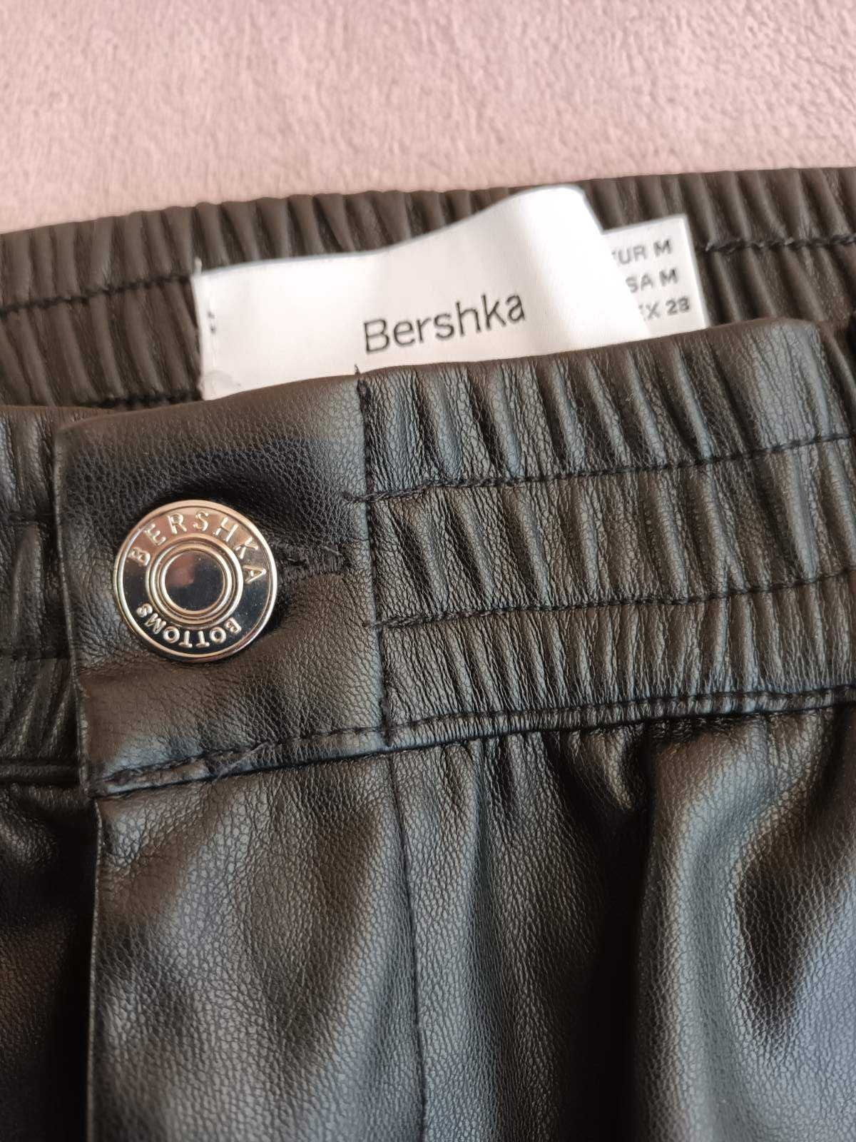 Уникален дамски панталон Bershka с висока талия М размер, Спиди/лично