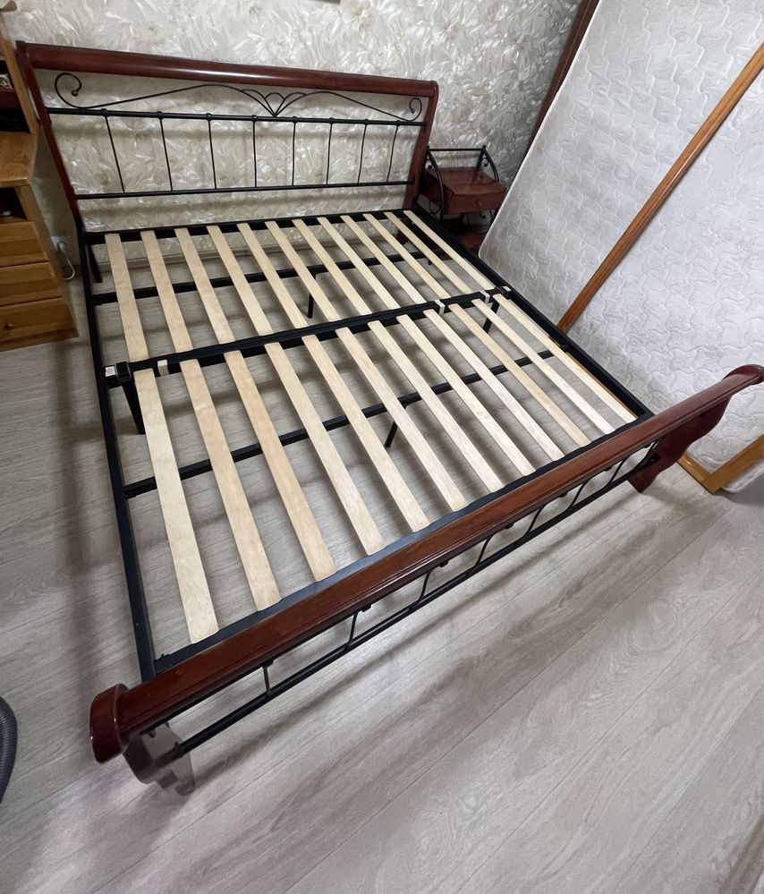 Продам кровать в идеальном состоянии! 2*2,20 м Малайзия