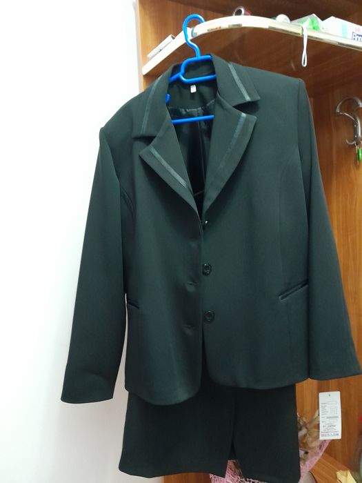 Costum taior negru  masura 56