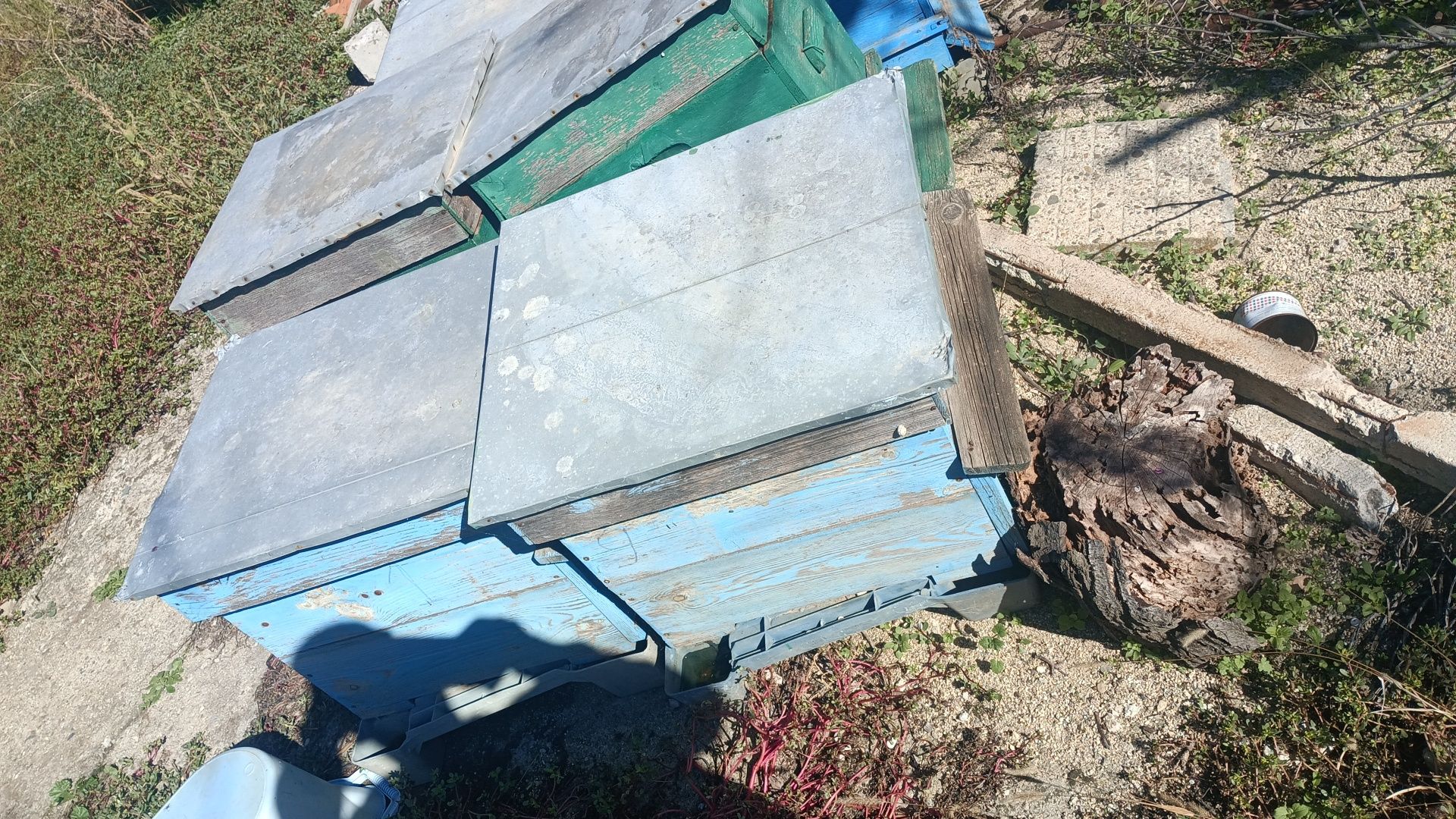 Продавам празни кошери