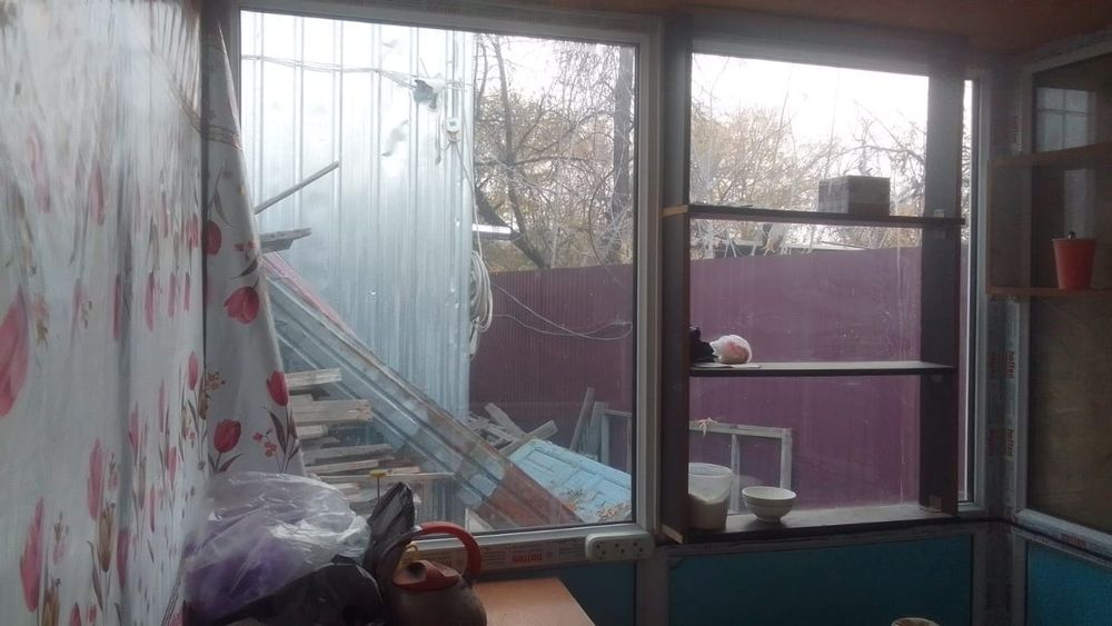 Киоск,будка,ларек.