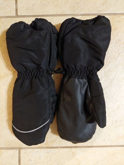 Manusi de ski NOI pentru 9-10 ani