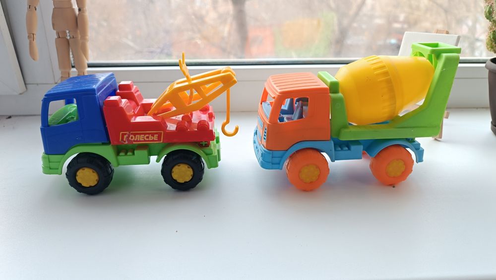 Продам машинки "Полесье".