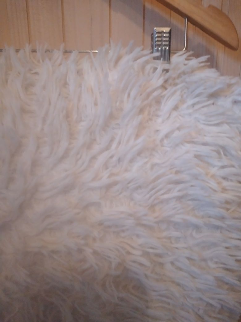 Perna pufoasa mâțoasă alba decorativa moale decor canapea pat blana 40