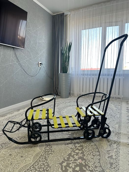 Продам санки для двойни либо погодок
