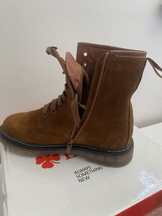 Дамски боти от набук