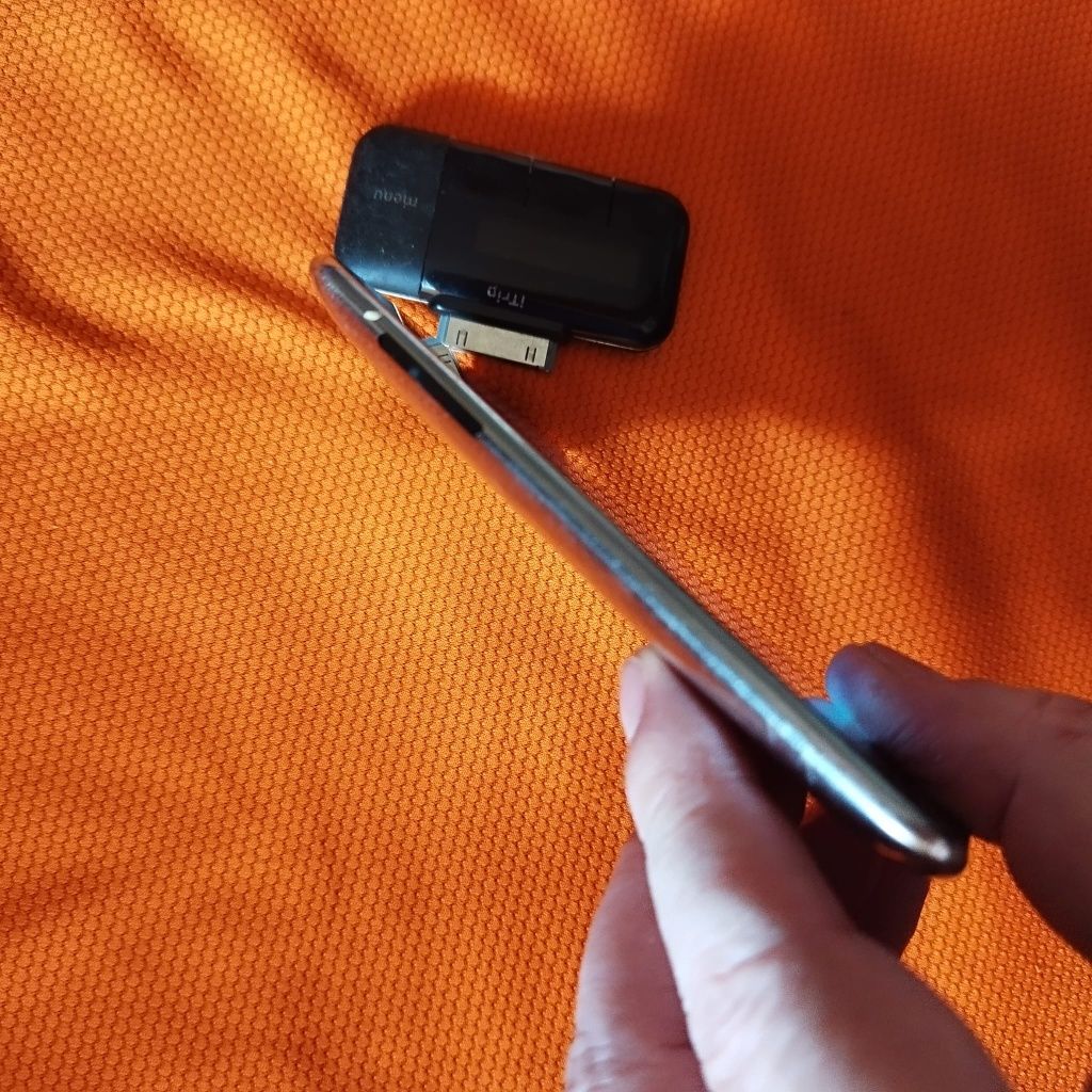 iPod 2 + FM Transmitter( funcționează perfect)