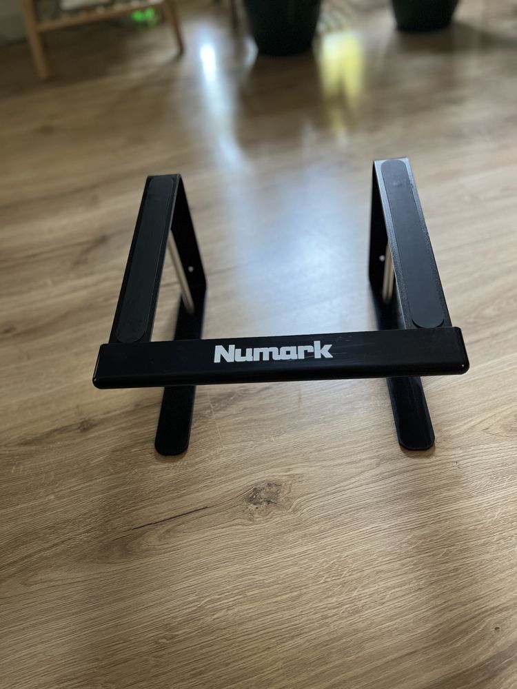 Laptop stand pro - Numark