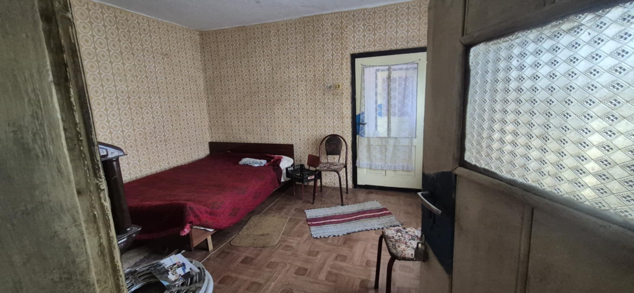 Продава се тухлена къща в с. Сребърна