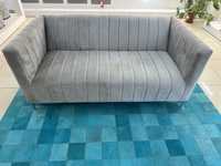 Canapea gri textil