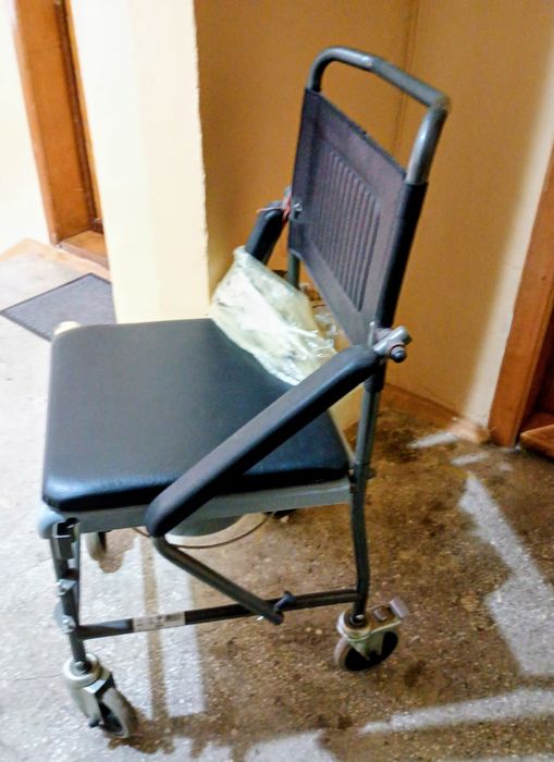 Vând scaun tip toaleta