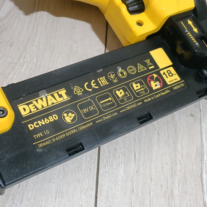 Pistol de cuie drepte pentru finisaj 15-54mm DeWalt DCN680