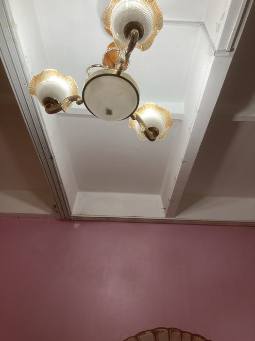 Продам люстры 2 хорошым сотояний