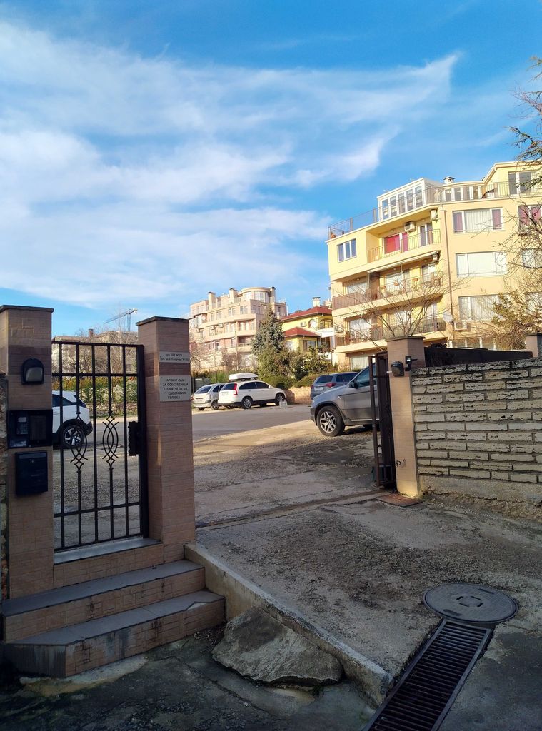 Дава се под наем Двустаен апартамент в Варна, Бриз - 60 кв.м за 418.2 € - Снимка #3