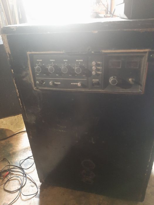 Boxa cu conectare prin cablu cu statie