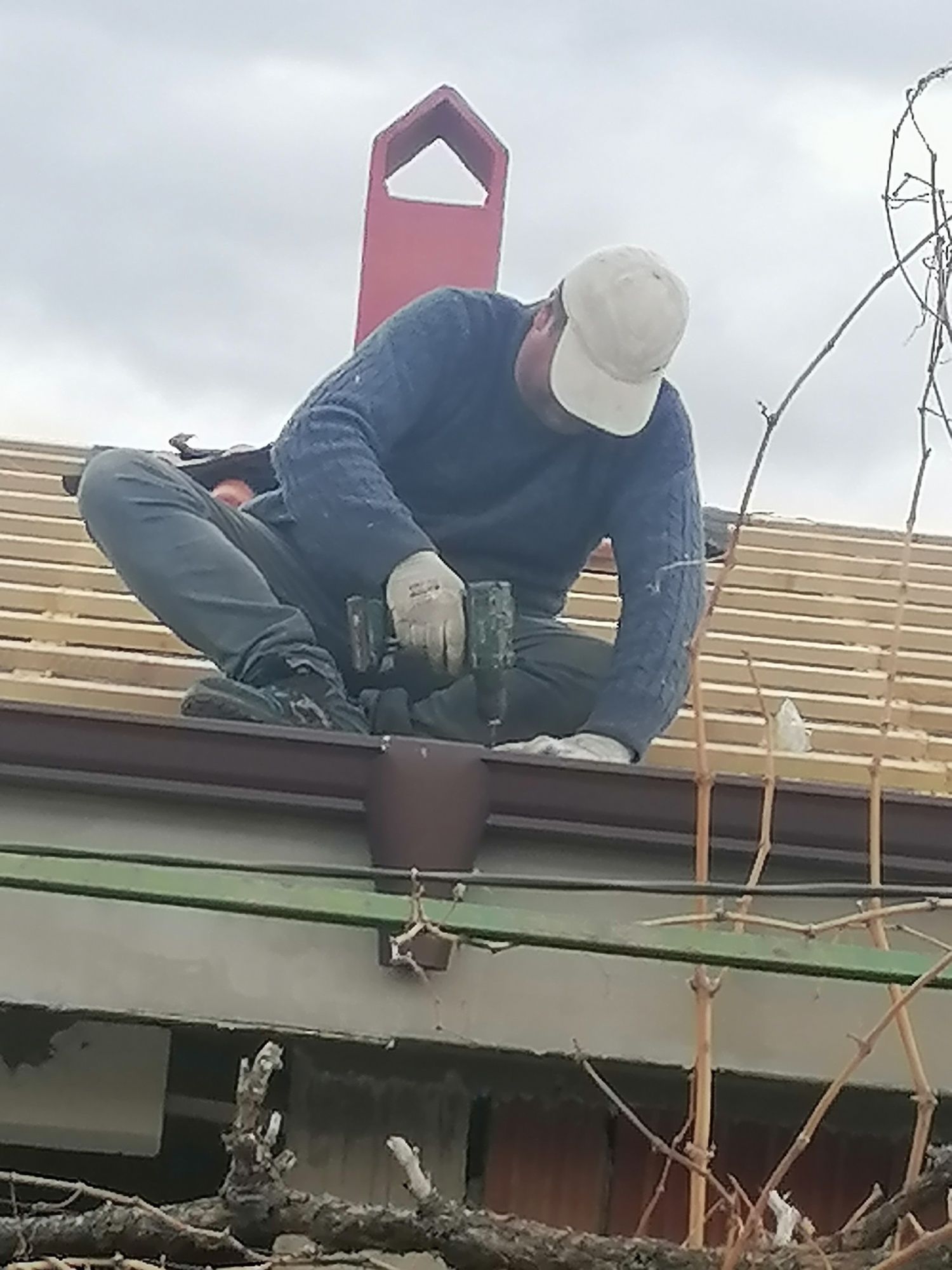 Ремонт на покриви Американски безшевни улуци тенекеджийски услуги хидр