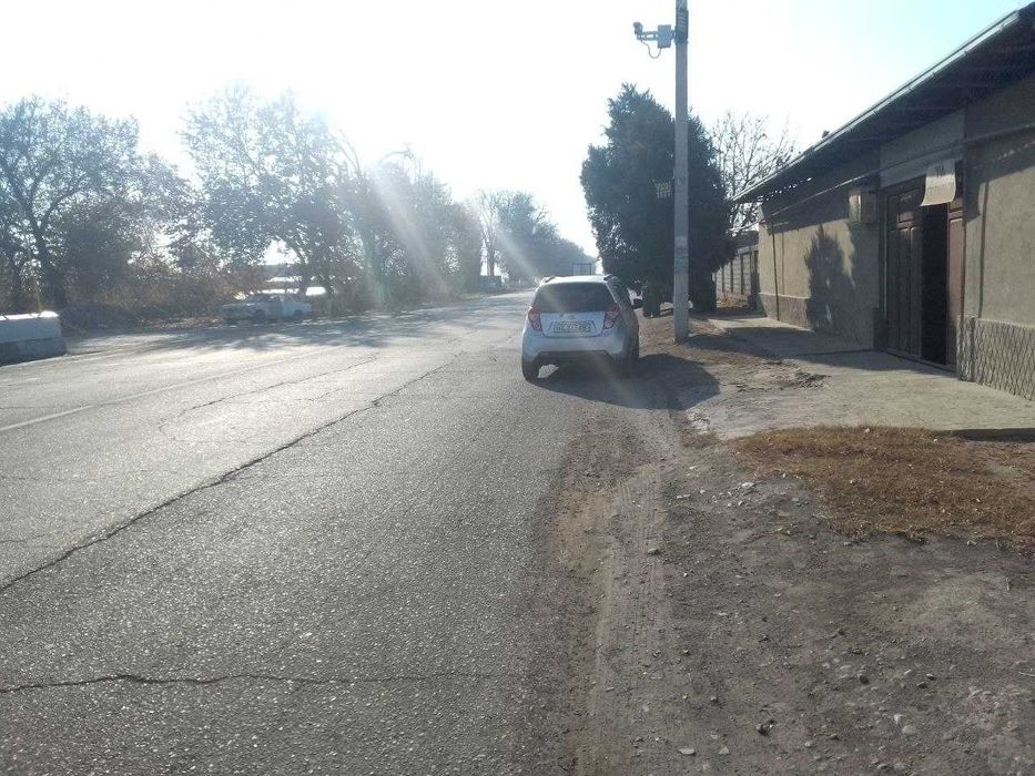 Яангиол тумани М34 йолида 4 сотихли Уи сотилади сиз оилаган нархда