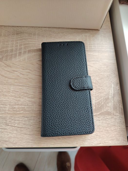 Калъф и защитно стъкло