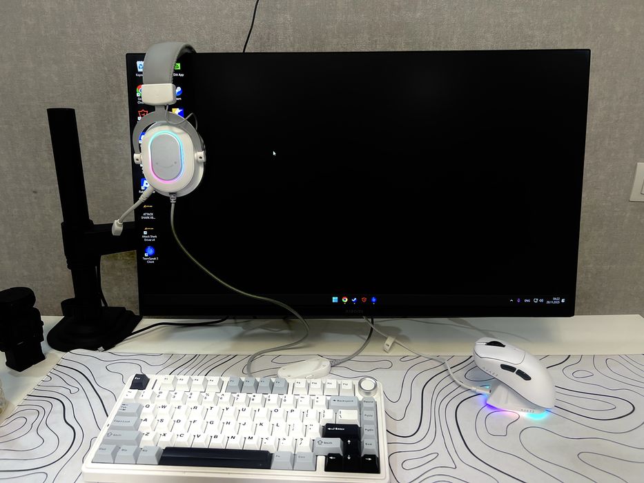 Игровая гарнитура, монитор, мышка, клавитура