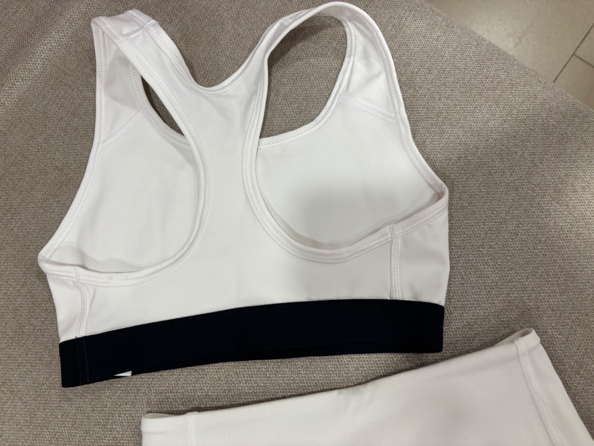 Дамски спортен сет NIKE клин и топ