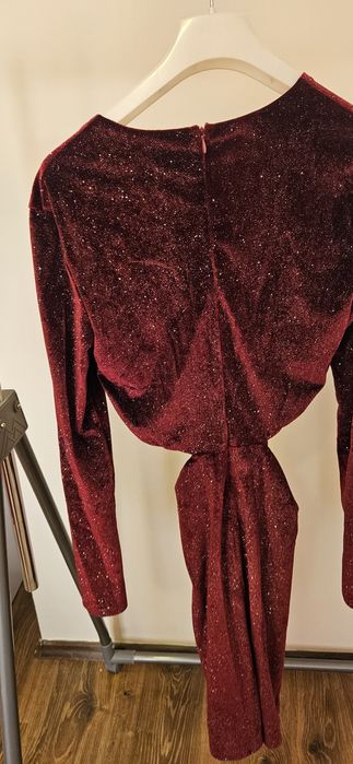 Елегантни празнични рокли в червено