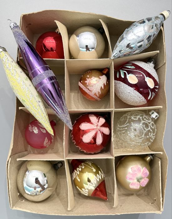 Loturi de globuri vechi pentru bradul de Craciun