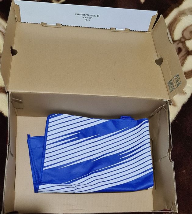 Skechers etigi sotiladi