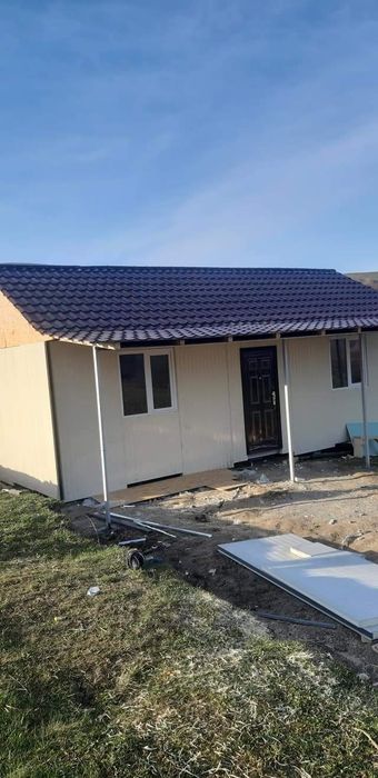 Vand container birou din panou izolat la orice mărime