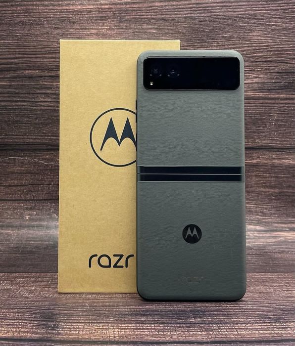Motorola Razr 40 256gb в новом состоянии,на гарантии