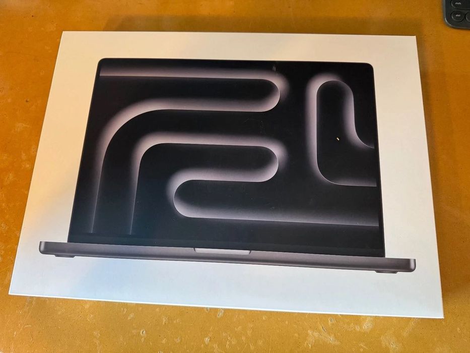 Нов MacBook Pro 14" M5 16GB 512GB Гаранция