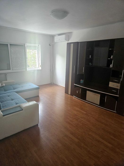 Apartament 3 camere etaj 3. Str. Basarabiei., zona General