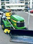Tractoras de tuns iarba John deere Kawasaki V2 twin