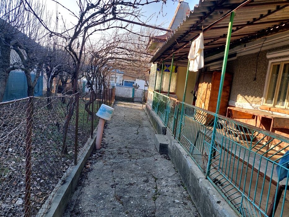 Vând casă si gradina