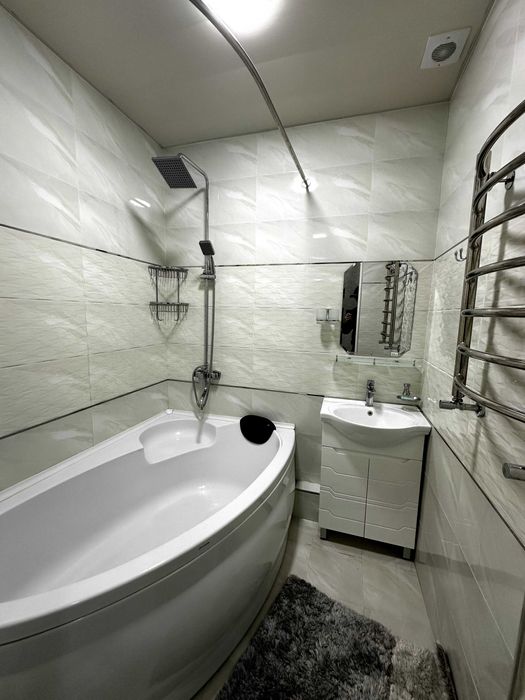 Кушбеги 3 ...2/2/5 два балкона, с ремонтом, с обстановкой. 64 кв