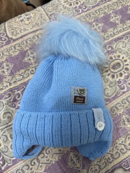 Теплая шапочка для малыша новая