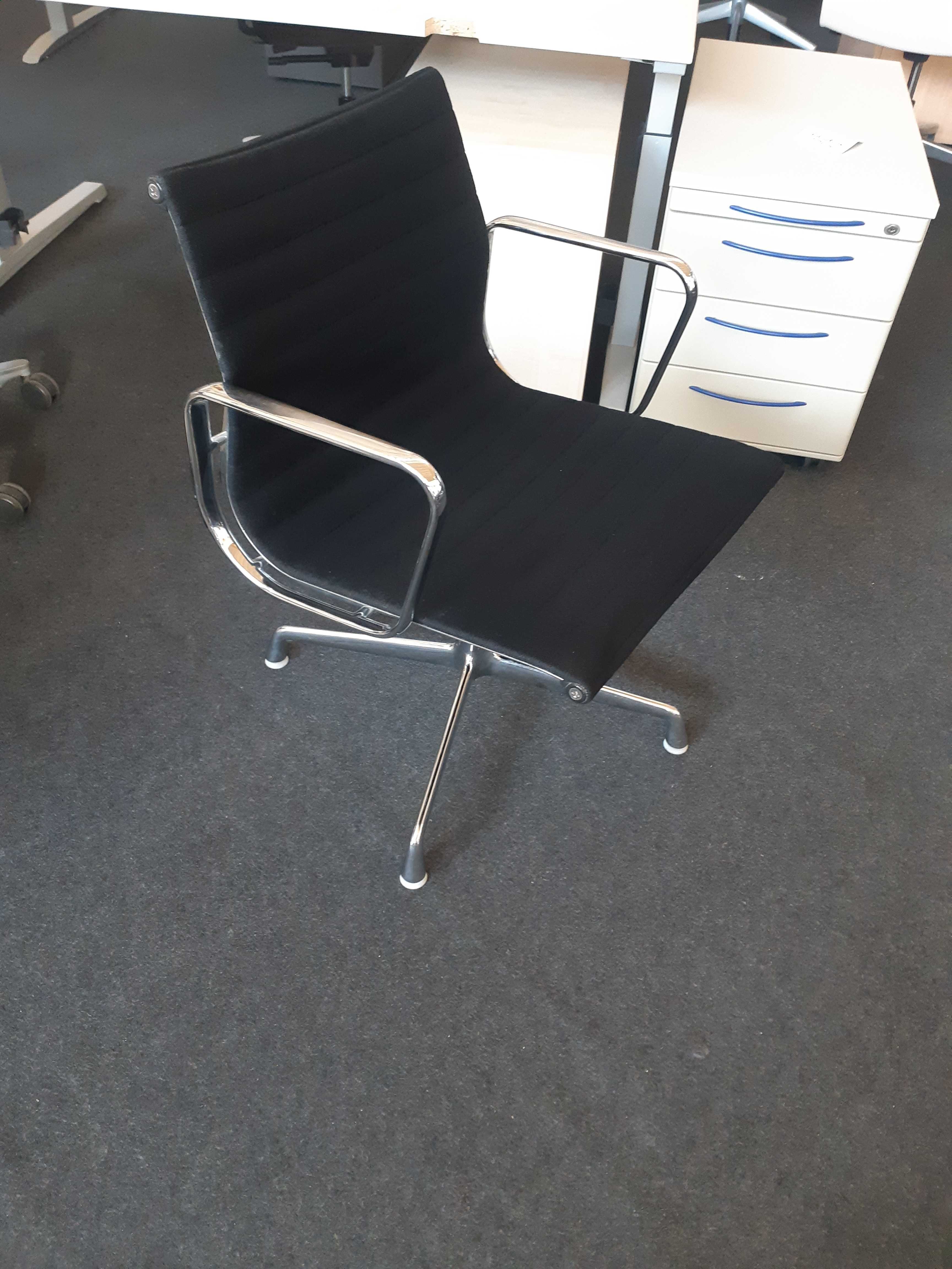 Scaun Vitra Aluminium EA 107